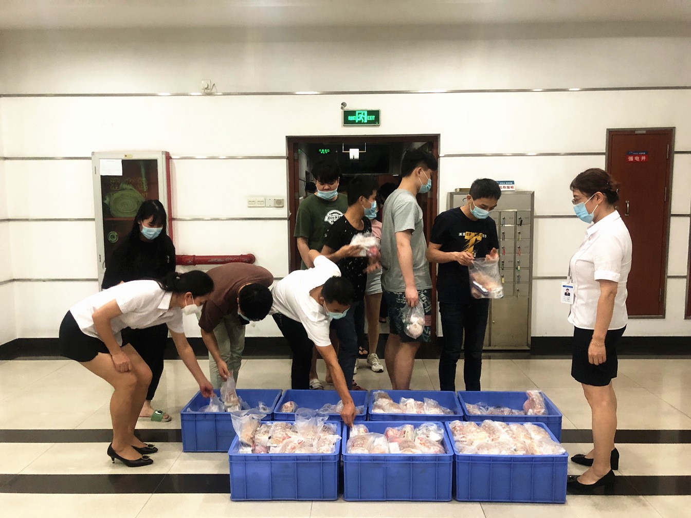 暖人心，鼓干勁 - 公司工會(huì)慰問(wèn)一線(xiàn)加班員工